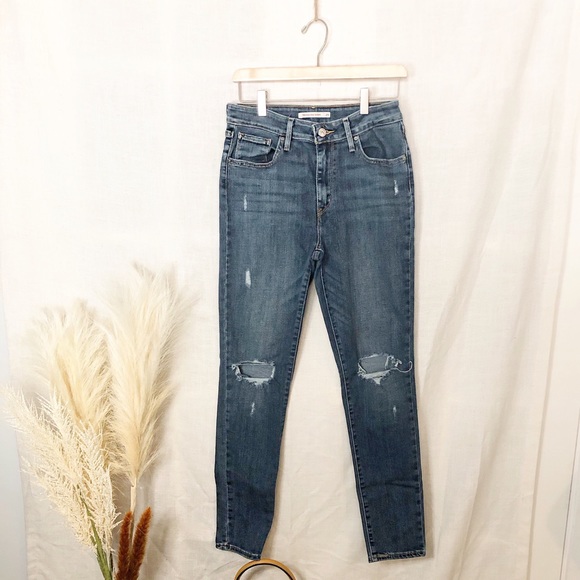 *SOLD* Levi’s 711 Highwaisted Skinny Jeans - Picture 2 of 8